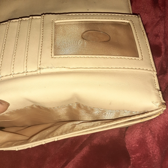 Guess Wallet - Picture 5 of 7